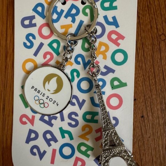 NWT OFFICIAL KEYCHAIN EIFFEL TOWER & LOGO PARIS 2024 OLYMPIC GAMES COLLECTOR - Picture 6 of 12